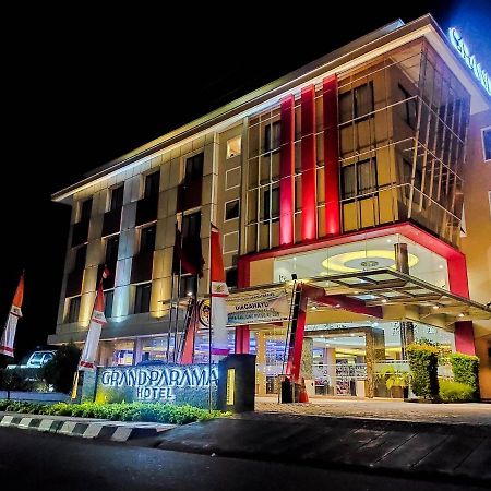 グランド パラマ ホテル Tanjung Redep エクステリア 写真