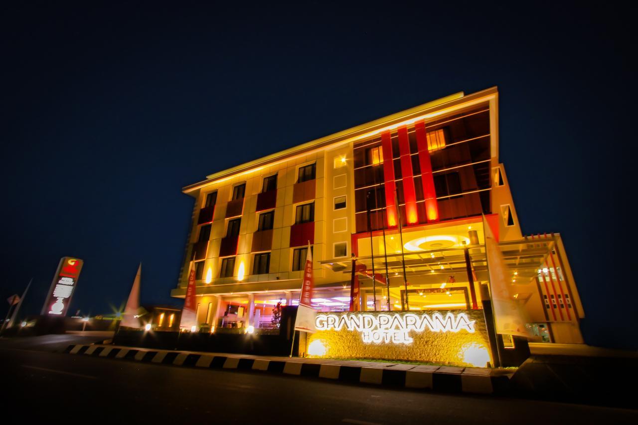グランド パラマ ホテル Tanjung Redep エクステリア 写真