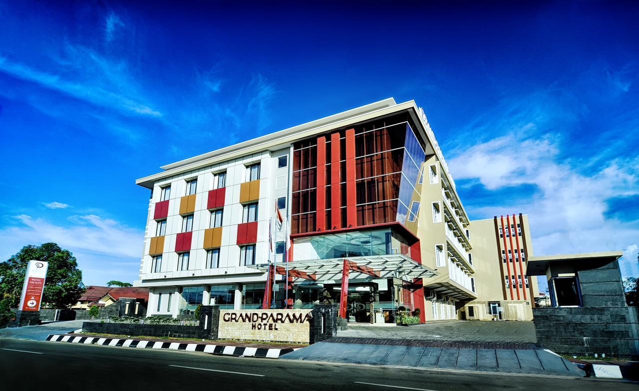 グランド パラマ ホテル Tanjung Redep エクステリア 写真