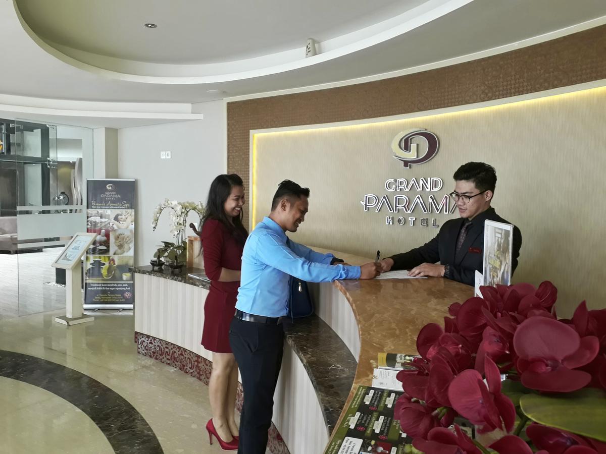 グランド パラマ ホテル Tanjung Redep エクステリア 写真