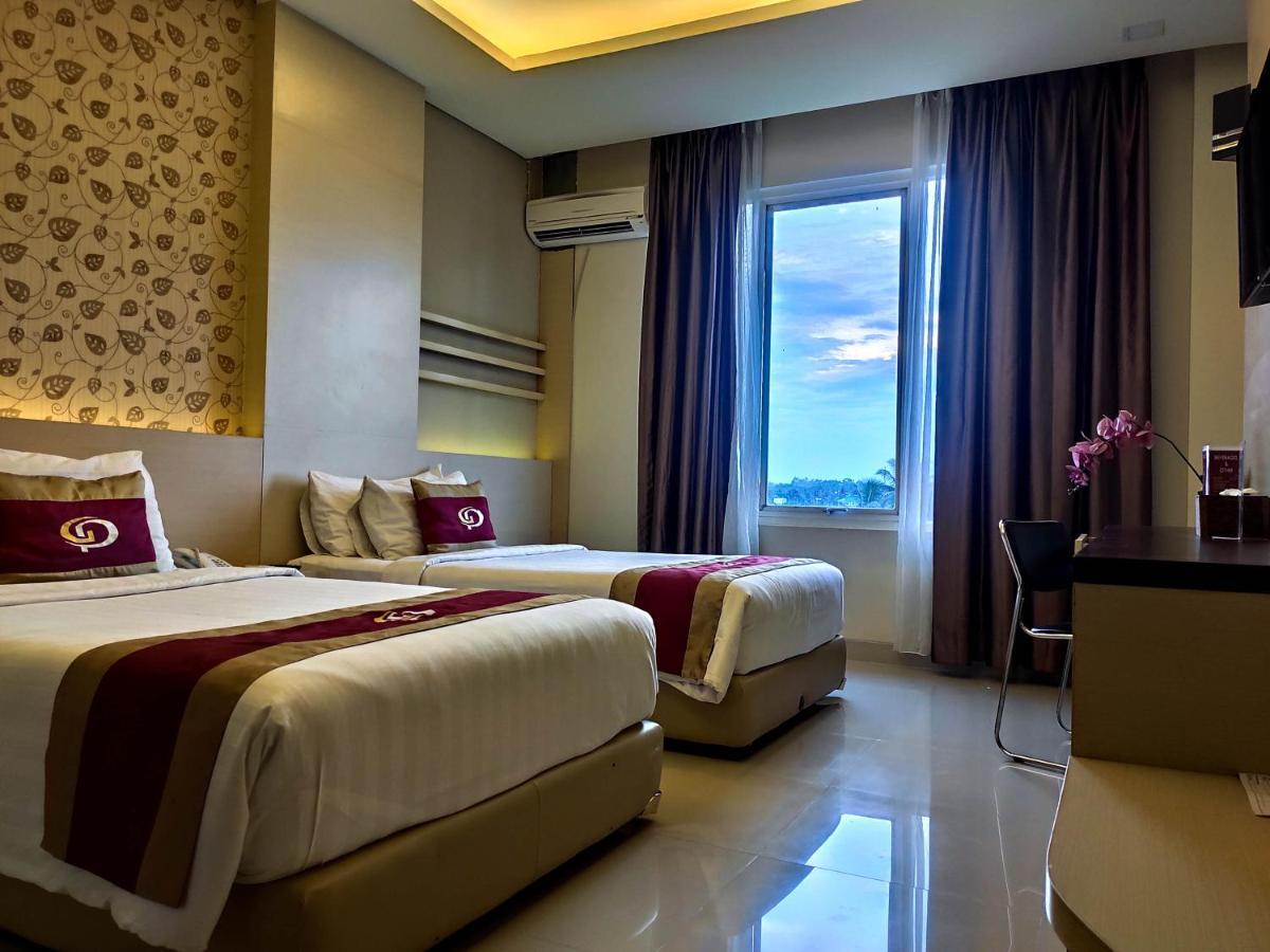 グランド パラマ ホテル Tanjung Redep エクステリア 写真