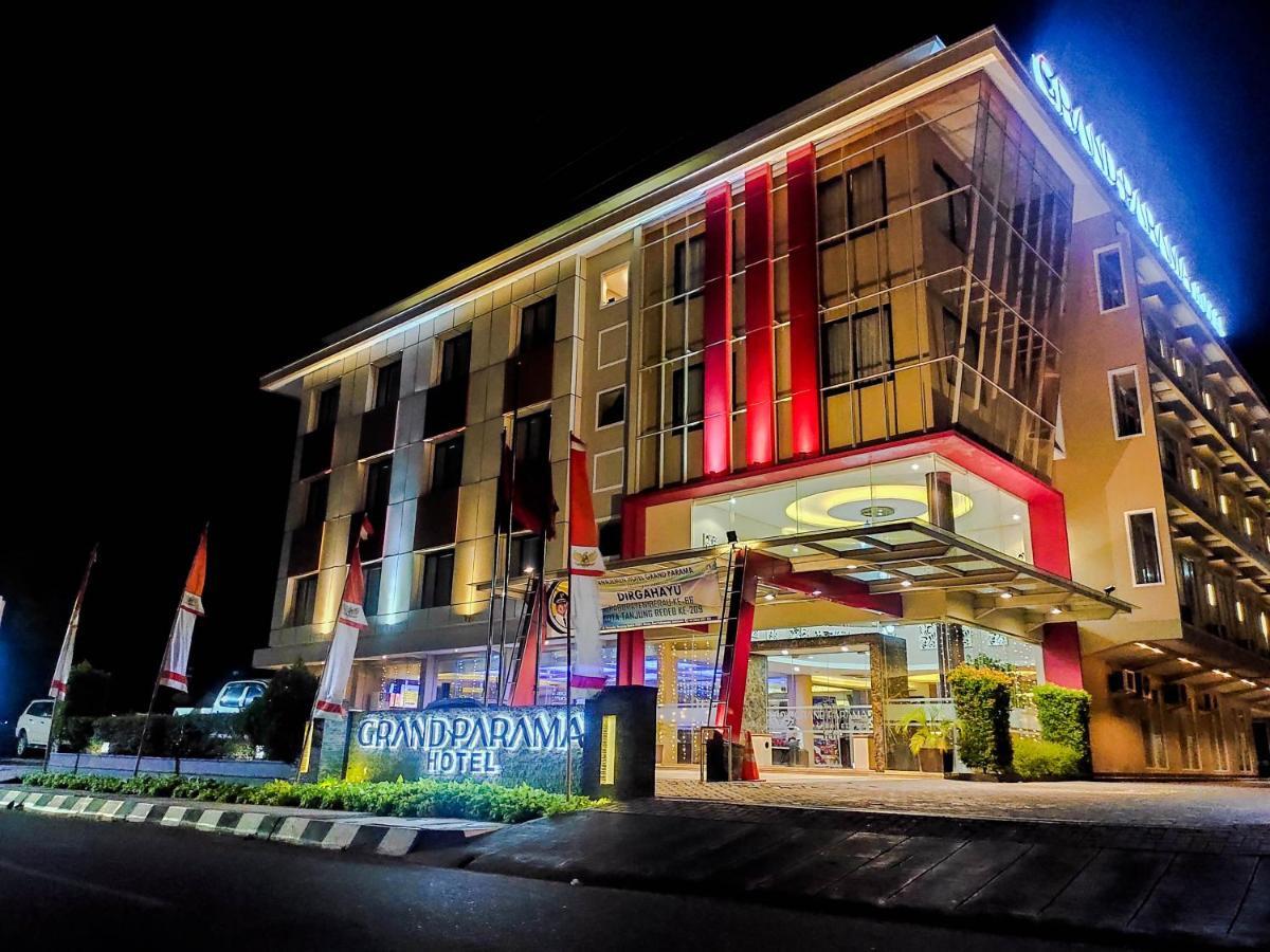 グランド パラマ ホテル Tanjung Redep エクステリア 写真